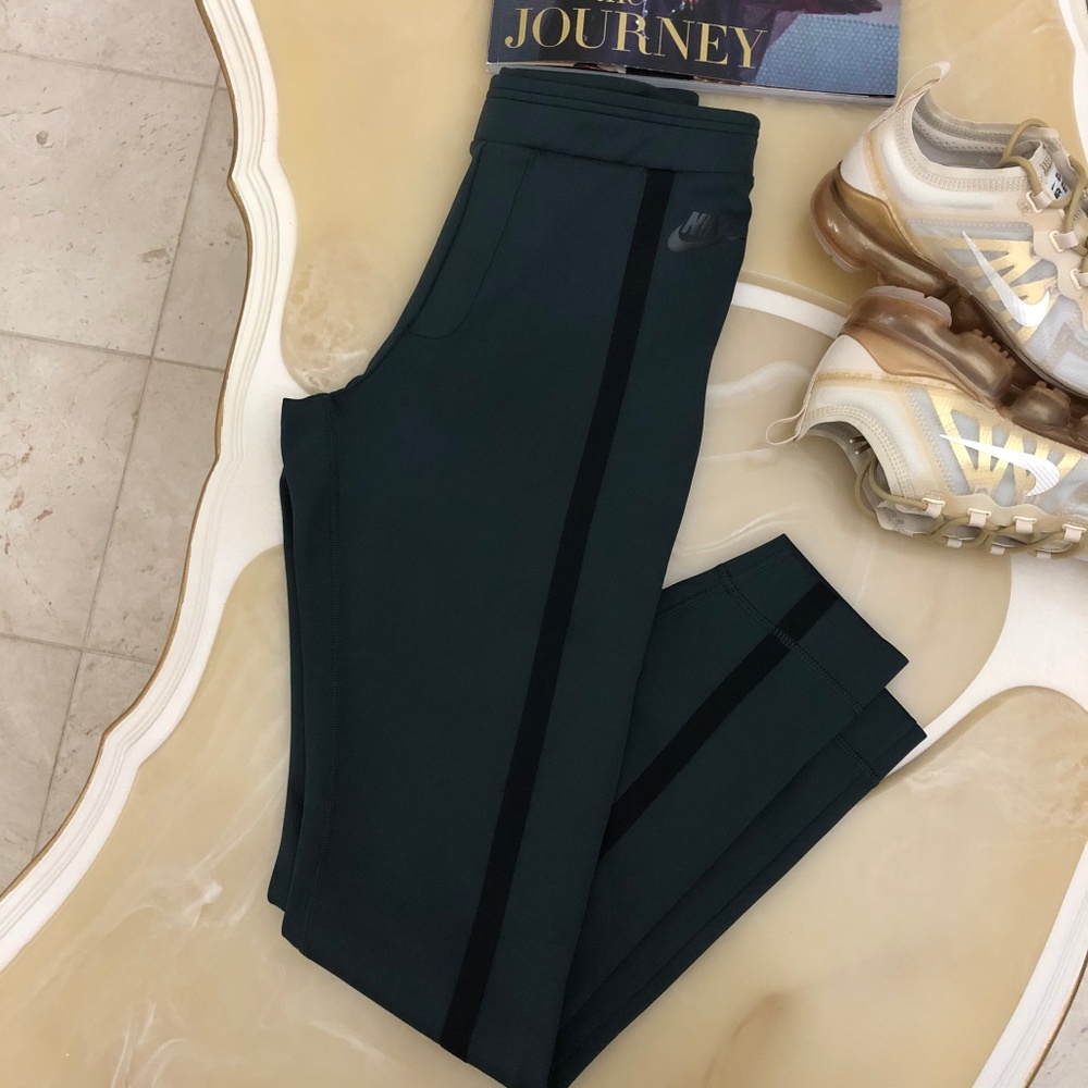 Women's Nike Sportswear Bond Leggings - Picture 7 of 8